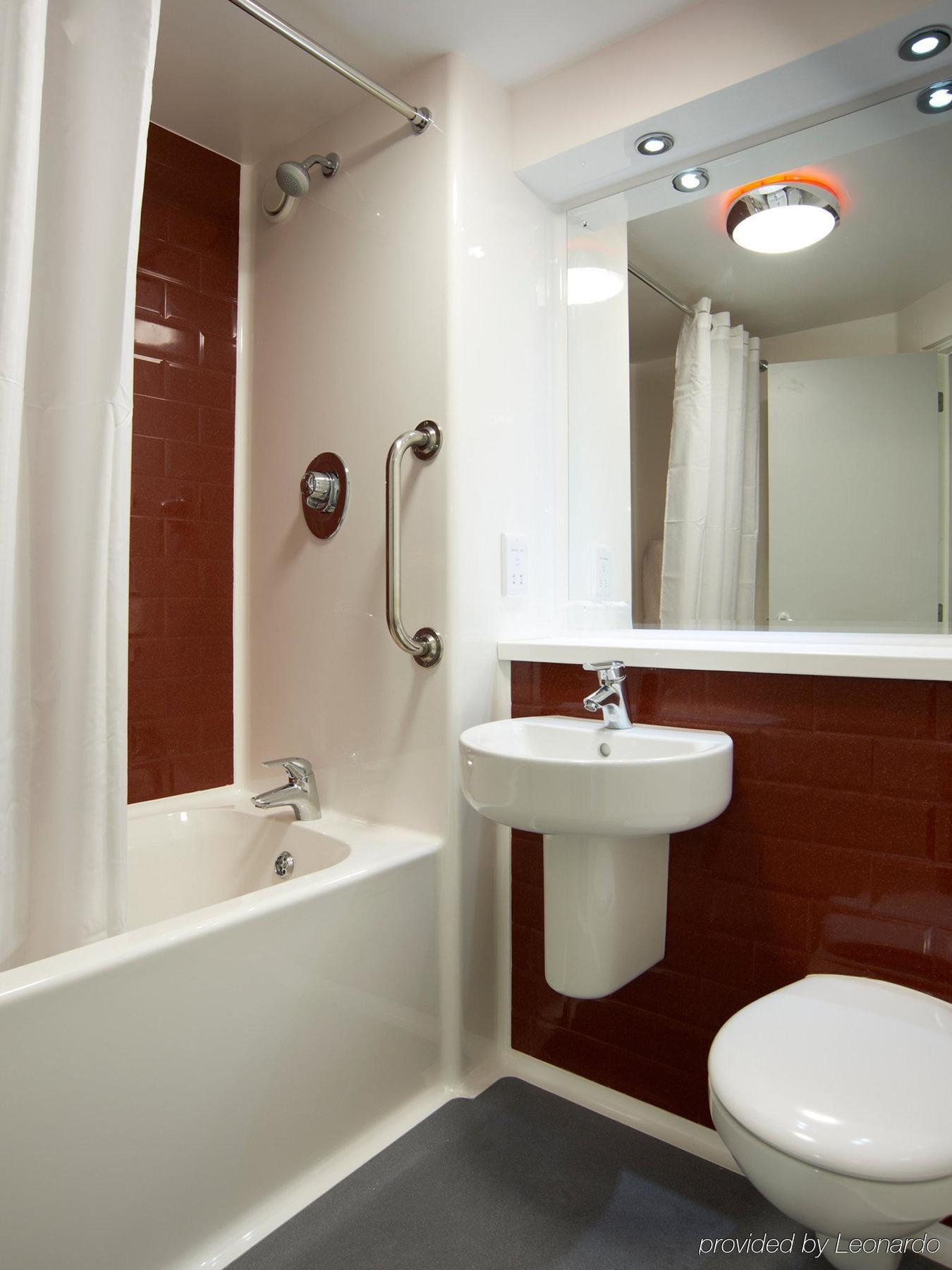 Travelodge Excel Londen Buitenkant foto