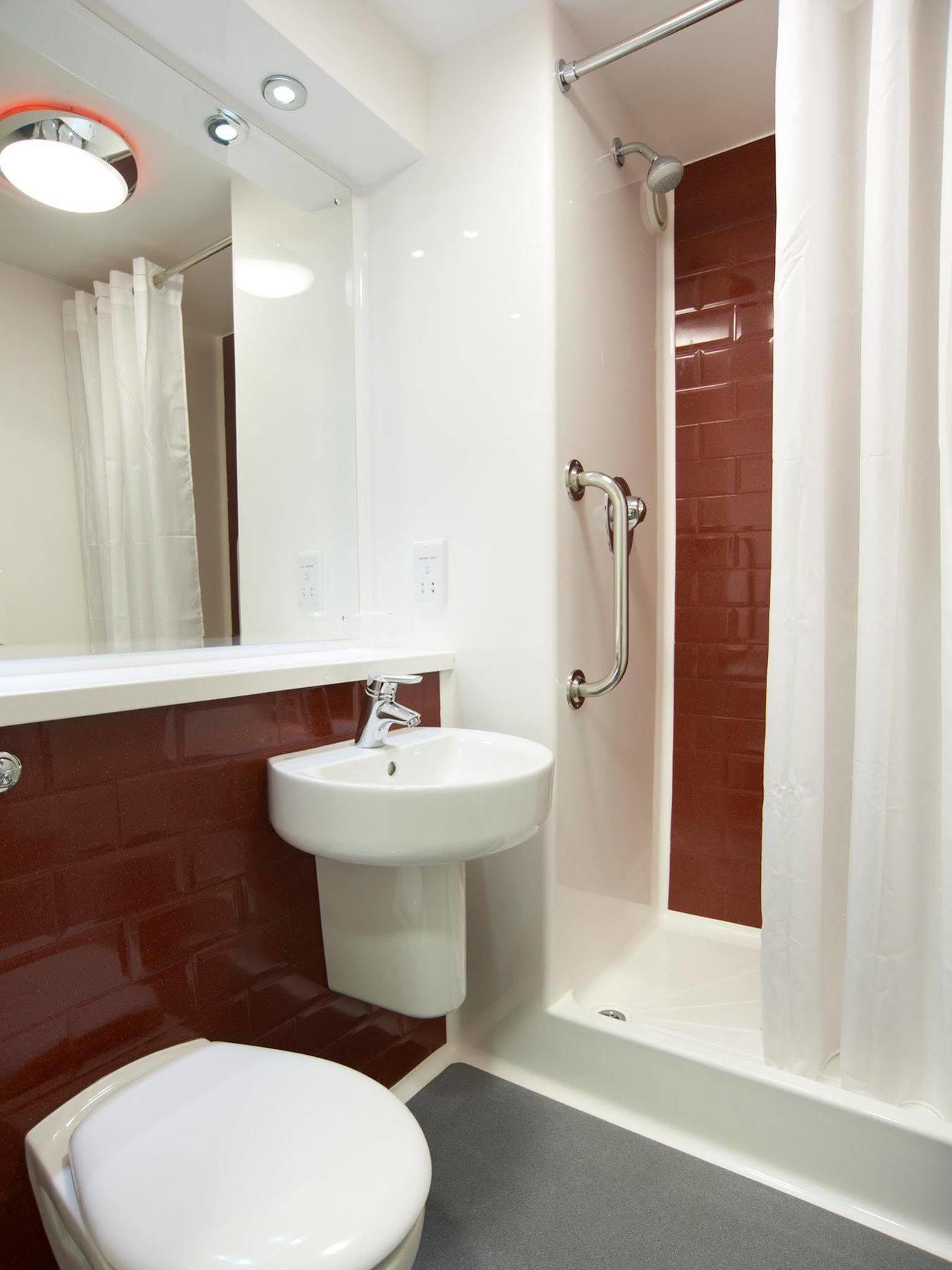 Travelodge Excel Londen Buitenkant foto