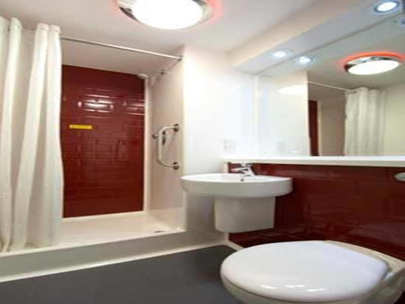 Travelodge Excel Londen Buitenkant foto